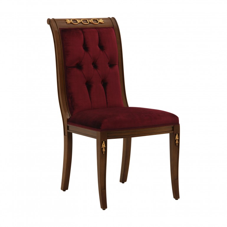 Italian chair Torino by Sevensedie, classic replica chair, exquisite deep buttoned backrest, wood frame in walnut finish with gold leaf details, upholstered in burgundy velvet 