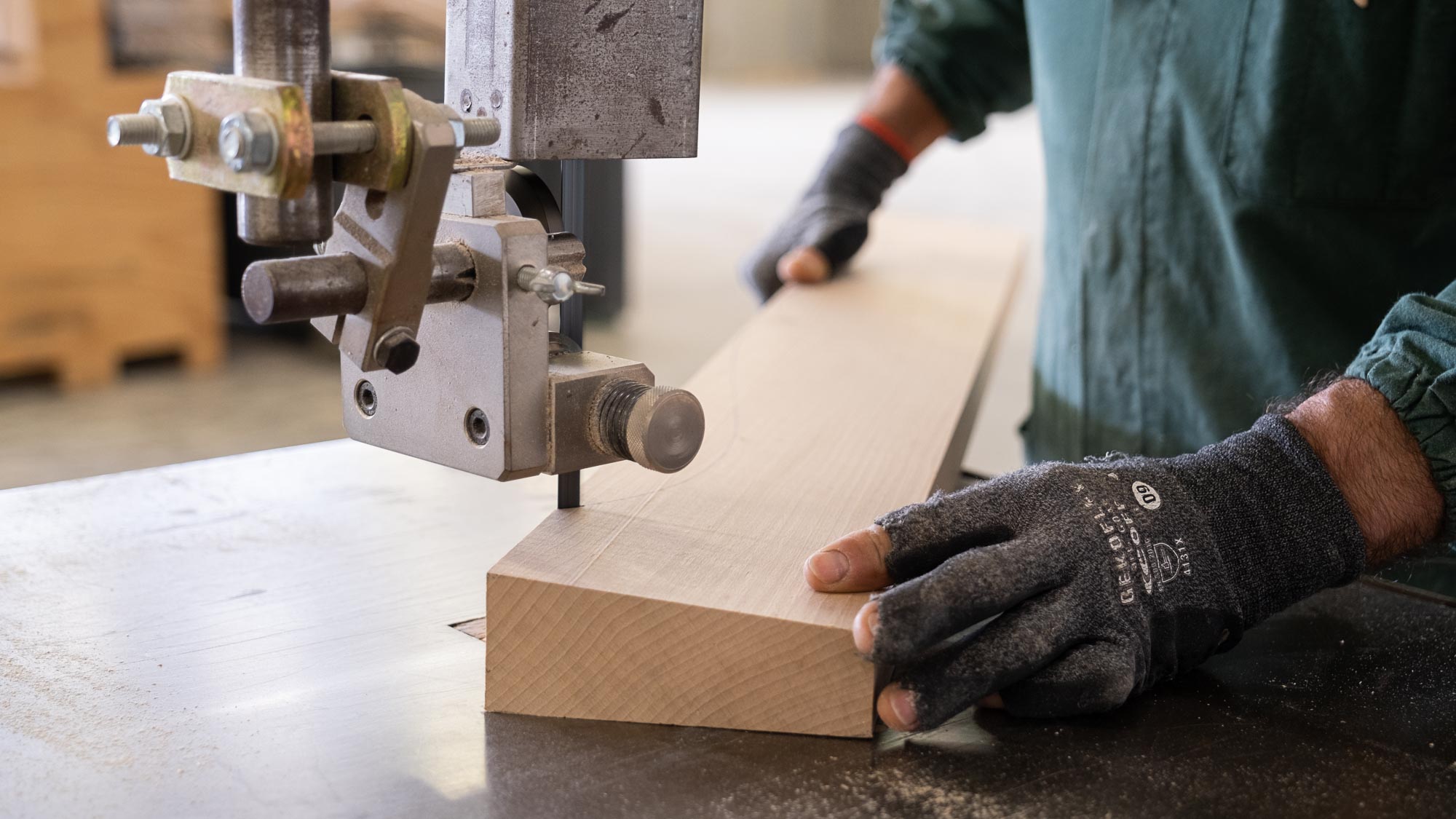 cut to obtain the different pieces that make up the chair