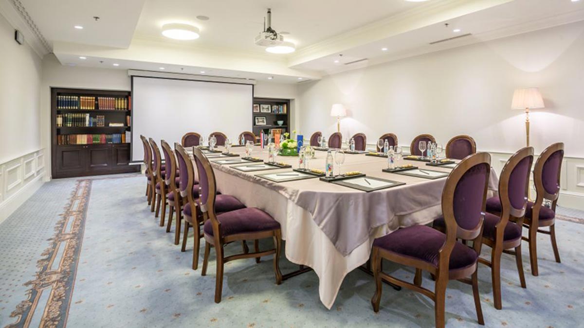 50 Liberty stackable classic chairs around a large conference table in the hotel Park in Croatia. A classic stackable chair by Sevensedie, reinforced with side-stretchers, ideal for hotels and restaurants. 